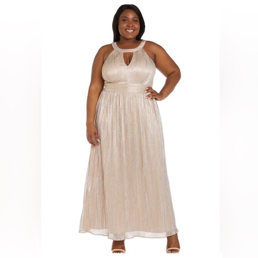 Plus Dress - Picture 3 of 11